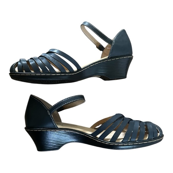 COMFORTIVA Women's SoftSpots Tatianna Leather Sandal Blue Navy Strappy Size 7.5M - Picture 1 of 8